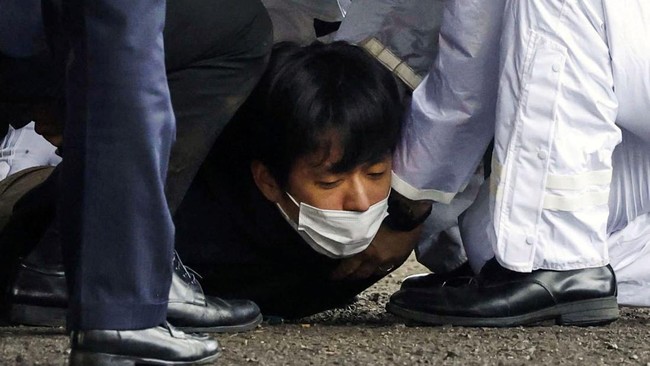 Bubuk mesiu ditemukan di kediaman Ryuji Kimura, pelaku pelemparan bom asap saat Perdana Menteri Jepang Fumio Kishida tengah berpidato pada Sabtu (15/4) lalu.