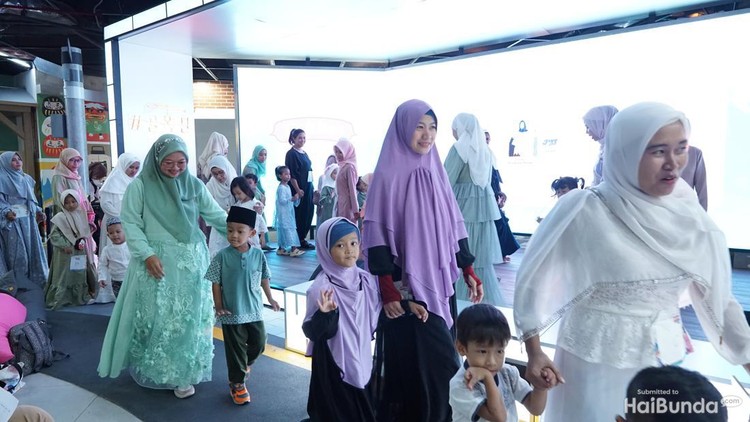 Parade Fashion Show Bukber HaiBunda Squad 15 April 2023