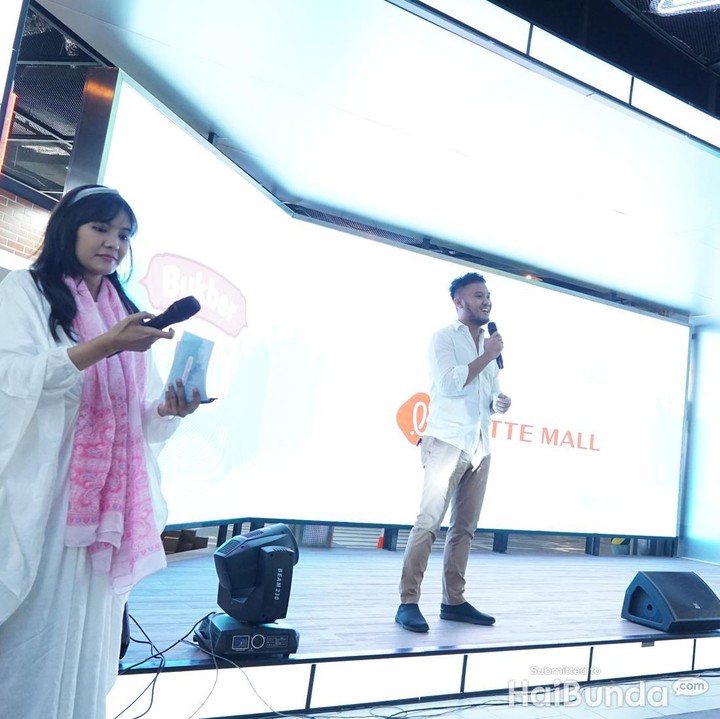 <p>Acara yang bertema <em>Bukber Takjil (Buka Bersama Tak Lupa Jalin Silaturahmi)</em> ini dibuka oleh <em>host</em> yakni Bunda Ninis sebagai Koordinator HaiBunda Squad. Lalu, sambutan dari Aldy Giraldie selaku <em>Head of Communication Detiknetwork</em>. (Foto: Atmaja Kurniawan/ HaiBunda)</p>