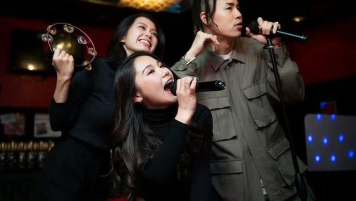 5 Rekomendasi Lagu Korea yang Seru Dinyanyikan Saat Karaoke