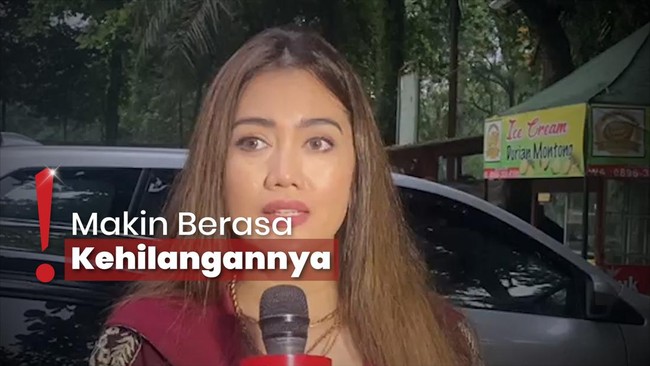 Nyekar ke Makam Julia Perez, Nia Anggia Akui Masih Berat Hidup Tanpa Kakak