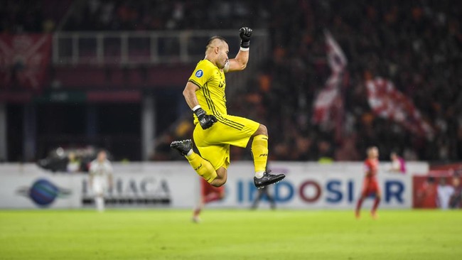 Persija Jakarta berhasil mengalahkan PSS Sleman dengan skor telak 5-0 dalam laga Liga 1. Michel Krmencik mencetak hattrick di laga ini.