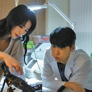 img-title 5 Aktris Korea yang Punya Pasangan Pria Lebih Muda, Ada Lim Ji Yeon hingga Kim Tae Hee!
