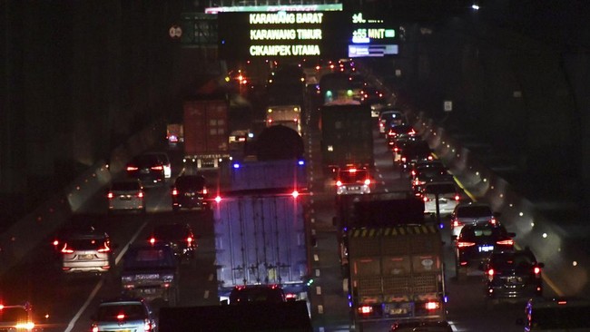 Total volume lalin yang meninggalkan wilayah Jabotabek ini meningkat 11,56 persen jika dibandingkan lalin normal yakni 160.473 kendaraan.