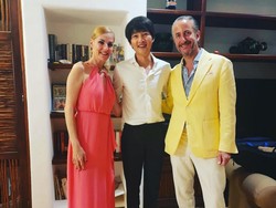 Song Joong Ki & Istri Kondangan di Meksiko, Gaya Rambutnya Disebut Jadul