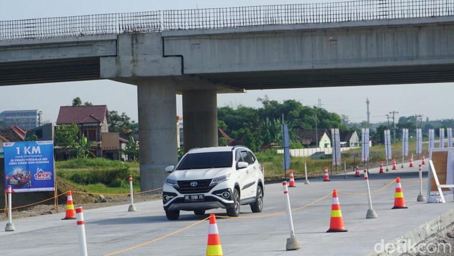 Jalan tol Jogja - Solo resmi dibuka untuk fungsional arus mudik Lebaran 2023 mulai Sabtu (15/4/2023).