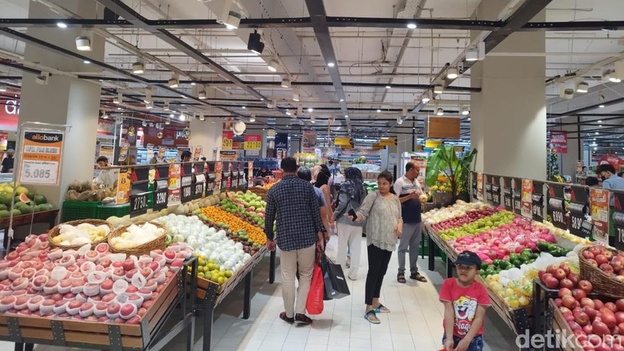 Transmart Kokas Makin Padat Jelang Buka Puasa