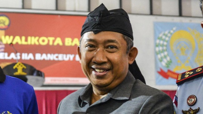 Kemendagri menerbitkan surat keputusan pemberhentian tak hormat kepada Yana Mulyana dari jabatan Walkot Bandung periode 2018-2023 karena terjerat kasus korupsi.