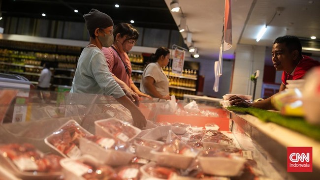 Transmart Cempaka Putih, Jakarta Pusat mengobral murah 180 kg daging sapi di momen Transmart Full Day Sale yang digelar Sabtu (22/7) sampai pukul 22.00 WIB.