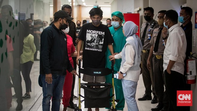Dokter RS Mayapada Yeremia Tatang mengatakan bercak putih di otak David Ozora memang relatif mengecil tapi tidak akan menghilang dan akan membekas selamanya.