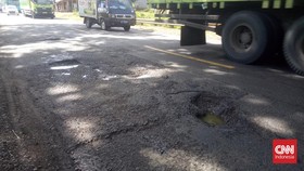 Jalan Lintas Sumatra di Lampung H-6 Lebaran: Banyak Lubang, Lampu Mati