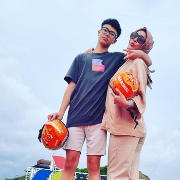 Alasan Angelina Sondakh Belum Izinkan Keanu Massaid Terjun ke Dunia Akting