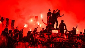 FOTO: GBLA Tertutup Asap Flare Usai Persib Dibantai Persikabo