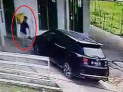Pria Bermobil Curi Beras Zakat Fitrah di Masjid Konawe Selatan Terekam CCTV