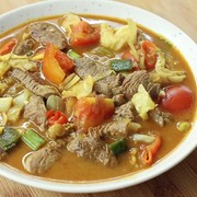 Masih Ada Stok Daging di Kulkas, Ini Resep Tongseng Daging Empuk dan Berempah Ala Chef Devina Hermawan!