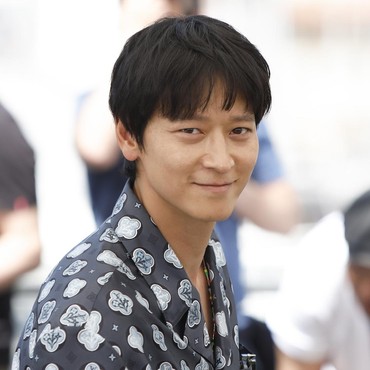 7 Film Terbaik Kang Dong Won, Aktor Chungmuro Disebut Pacari Rose BLACKPINK