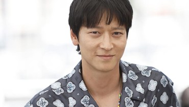 img-title Sosok Kang Dong Won, Aktor yang Diisukan Pacaran dengan Rose BLACKPINK