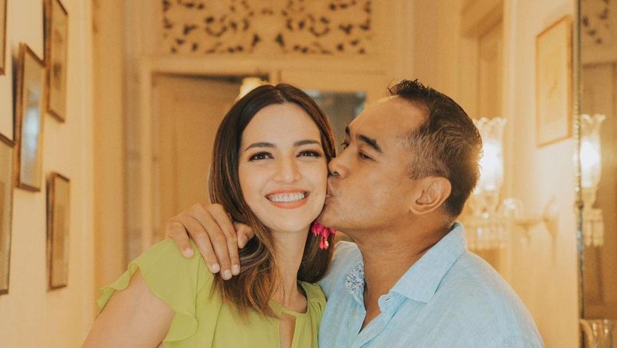 Nia Ramadhani ulang tahun ke-33.