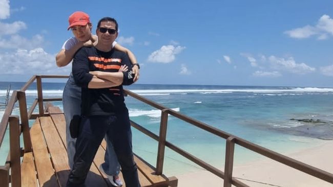 Pengacara mengungkapkan Inge Anugrah dan Ari Wibowo masih tinggal bersama meski sedang menjalani proses cerai.