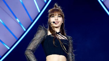 img-title Lisa BLACKPINK Disawer Dollar Saat Nyanyikan 'Money' di Coachella 2023