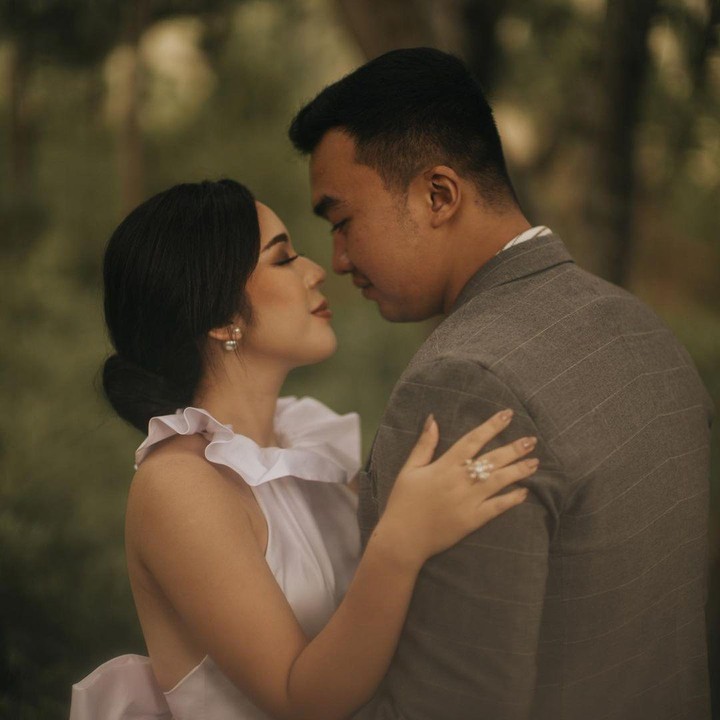 <p>Diketahui, sesi pemotretan Fay Nabila dan Rama dilakukan di Bromo. Dari potret ini, suasanya di lokasi pemotretannya terlihat dingin ya, Bunda? (Foto: Instagram @faynabilalxndr)<br /><br /><br /></p>