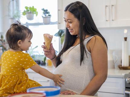 Apakah Es Krim Bisa Menambah Berat Badan Janin? Simak Faktanya yuk Bumil