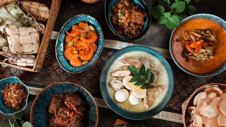 Ilustrasi menu Lebaran dengan santan rendang opor ayam Ilustrasi menu Lebaran dengan santan rendang opor ayam