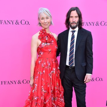 img-title 5 Fakta Mengagumkan Alexandra Grant, Kekasih Keanu Reeves yang Sering Dibully Mirip Nenek-nenek