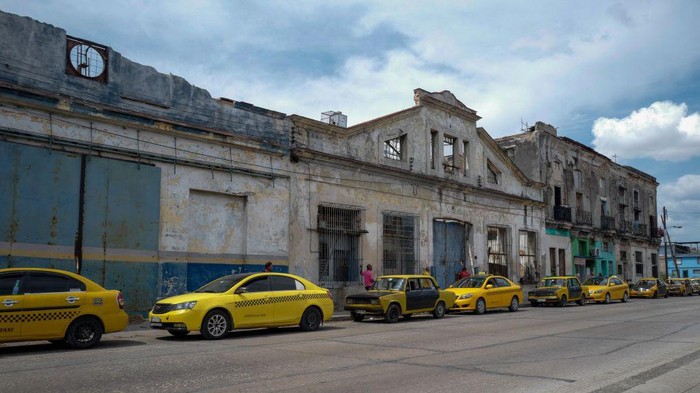 Negara Ini Dulu Kaya Kini Bangkrut! Harga BBM Naik hingga 500%