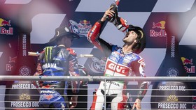 MotoGP Amerika: Lihat Bagnaia Kecelakaan, Alex Rins Sempat Goyah