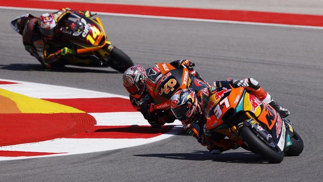 Pedro Acosta berhasil memenangkan duel sengit lawan Tony Arbolino di Moto2 Amerika. Sedangkan pembalap Pertamina Mandalika, Bo Bendsneyder finis ketiga.
