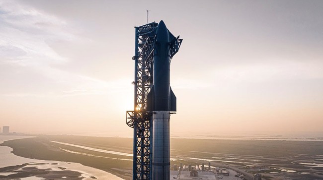 SpaceX milik Elon Musk akan meluncurkan pesawat Starship SN24 dan roket Super Heavy, Senin (17/4) hari ini. 
