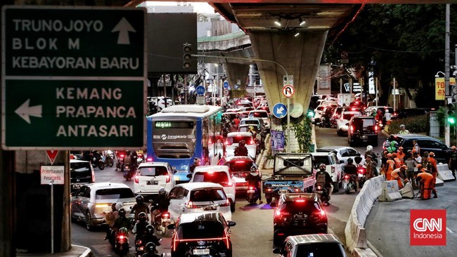 Faktor internal seperti stres, kendali emosi yang buruk, hingga minimnya pemahaman etika berkendara bisa menjadi pemicu aksi koboi di jalanan.