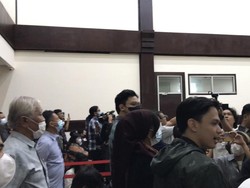 Indonesia Raya Berkumandang di Sidang Lanjutan Haris-Fatia
