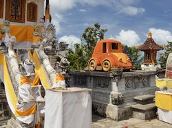 Pura Paluang Nusa Penida: Pelinggih Mobil-Kera Penjaga Pura