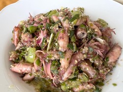 Menu Harian Ramadan 21: Seafood Enak! Cumi Sambal Rawit dan Udang Goreng Tepung