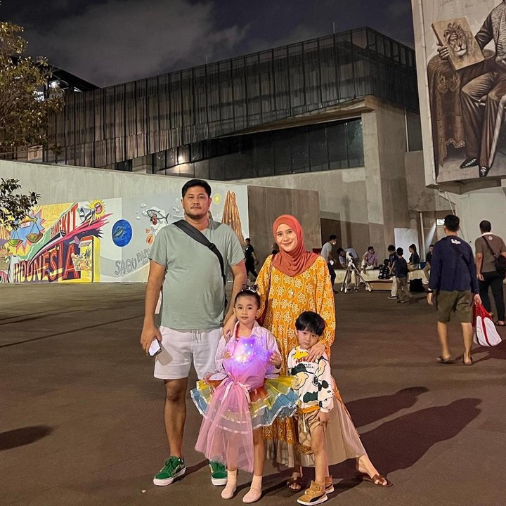 <p>Kita doakan semoga keluarga Ryana Dea sehat-sehat selalu ya, Bunda. (Foto: Instagram @ryana_dea)</p>