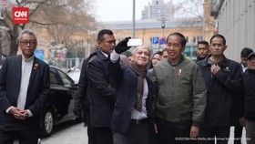 VIDEO: Jokowi Ladeni Permintaan Selfie Bareng WNI di Hannover