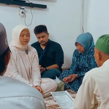 Susul Dua Kakak, 7 Potret Adik Bungsu Nathalie Hoslcher Masuk Islam