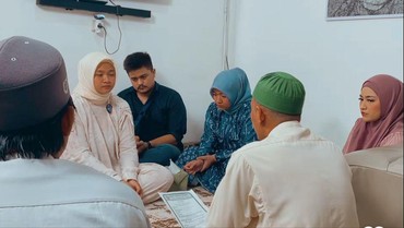 img-title Susul Dua Kakak, 7 Potret Adik Bungsu Nathalie Hoslcher Masuk Islam