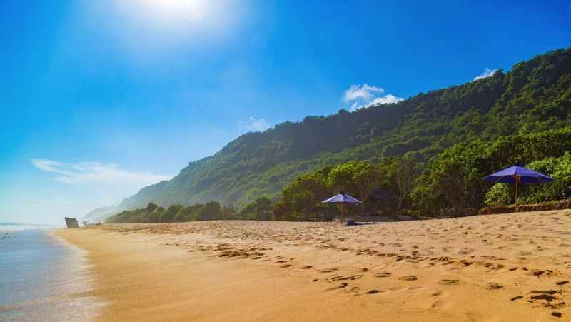 Sisi eksotis Bali semakin terlihat berkat deretan pantai cantik yang ada di sana.
