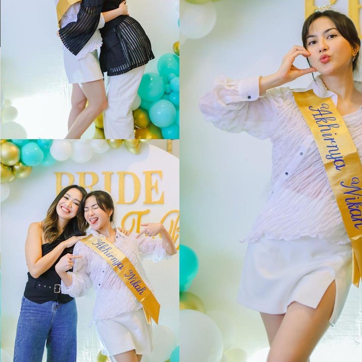 <p>Jessica Mila menghabiskan momen bridal shower bersama para sahabat. Ia tak lupa mengungkapkan rasa syukurnya.<em> "So lucky to be surrounded by so much love. The countdown is officially on,"</em> tulisnya di keterangan foto. (Foto: Instagram @jscmila)</p>