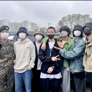 Member BTS Antar J-Hope Jalani Wajib Militer