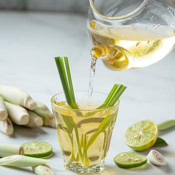 5 Manfaat Rutin Minum Teh Serai di Pagi Hari