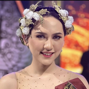 Lirik Lagu dan Terjemahan Dadi Siji - Happy Asmara dan Delva