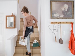 5 Zodiak Paling Telaten Menjaga Kebersihan Rumah, Nggak Suka Banget Kalau Kotor Berantakan!