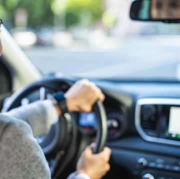 img-title Terjebak Macet Saat Mudik? Ini 8 Tips untuk Tetap Tampil Fresh Selama Perjalanan Panjang