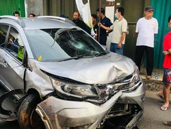 Detik-detik Mobil Tabrak 6 Motor di Langgar Dalem Kota Kudus