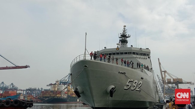 Hari ini, KSAL melepas keberangkatan 861 warga yang mudik Lebaran dengan KRI Banjarmasin-592. Mereka menuju Semarang dan Surabaya.