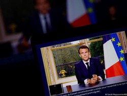 Macron Tetap Bela UU Pensiun, Penentang Rencanakan Protes Lanjutan